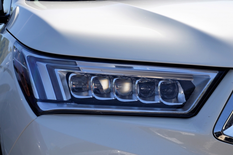 moto-PEILLON-min_acura-headlamp-2834131